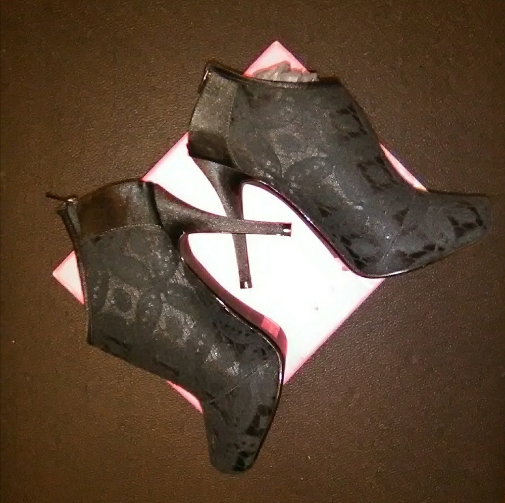 🔥HP🔥👠💄Awesome Maurice's booty/heels👠💄